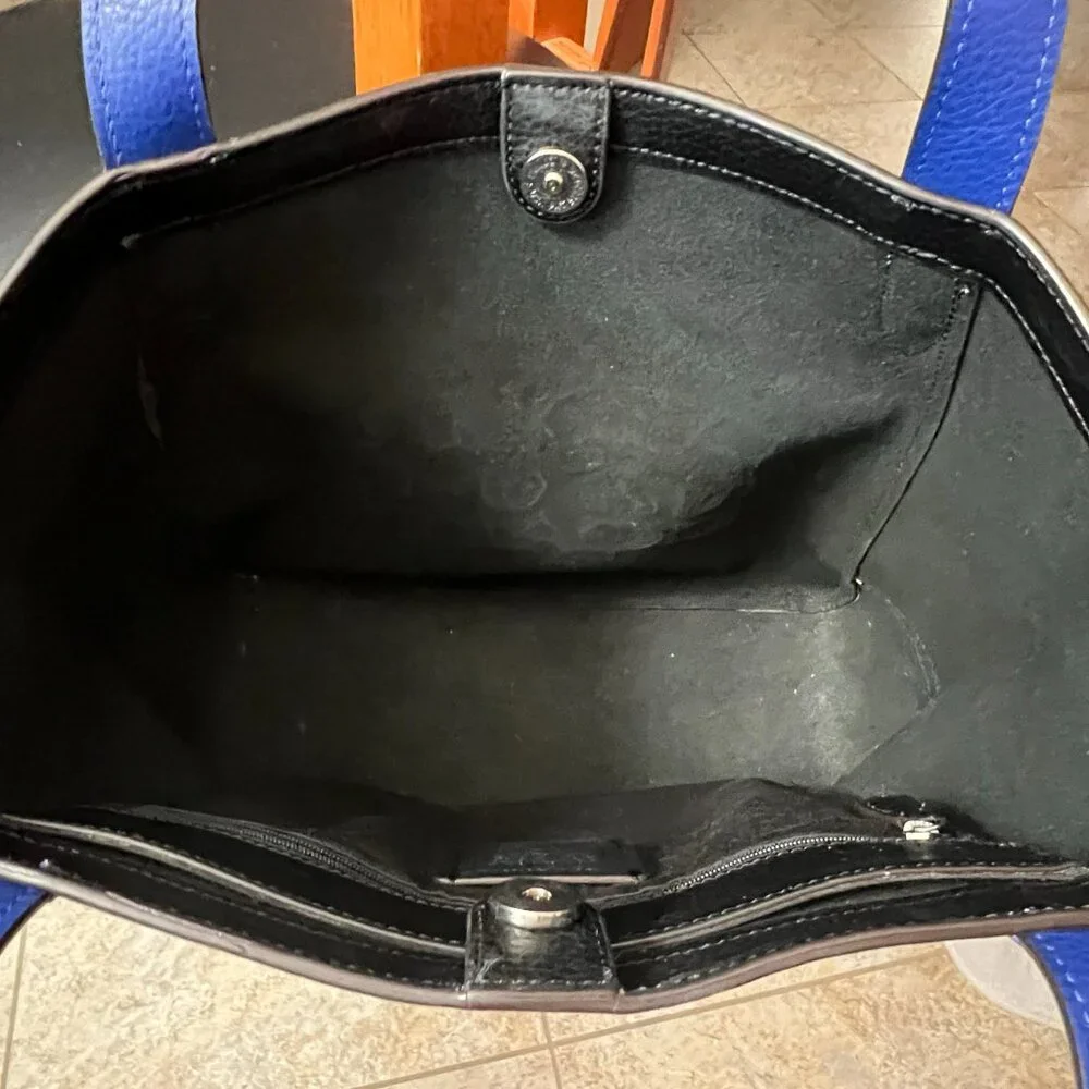 Coach Tote With Horse and Carriage - Picture 4 of 8